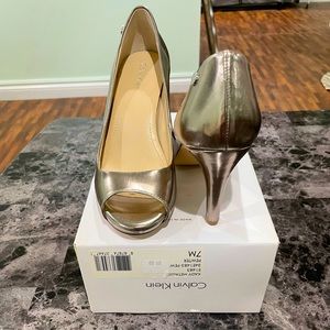 Calvin Klein, size 7, silver pumps